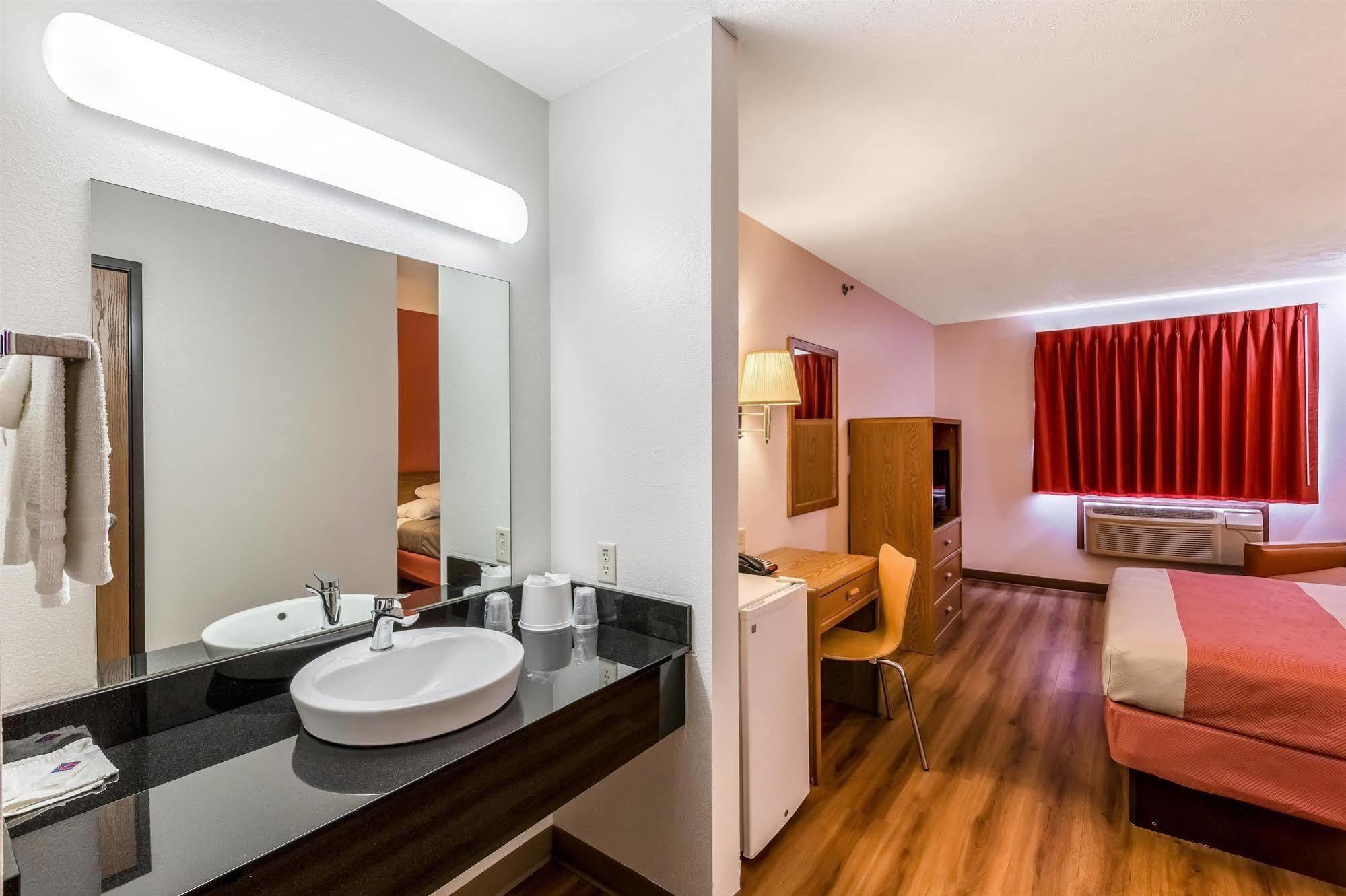 Motel 6 Percival Ia Zewnętrze zdjęcie